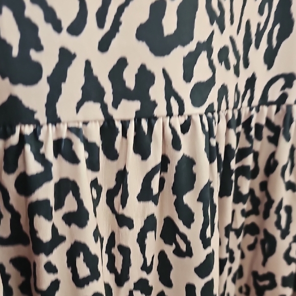 Pink Relaxed Tunic with Peter Pan Collar and Cuffed Sleeves - Picture 5 of 5